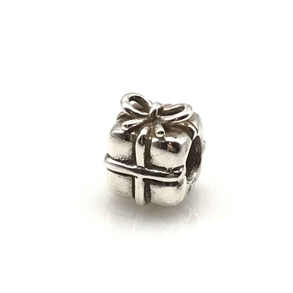 Pandora Retired Present Charm